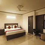 Hotel The Ocean Near Igi Airport