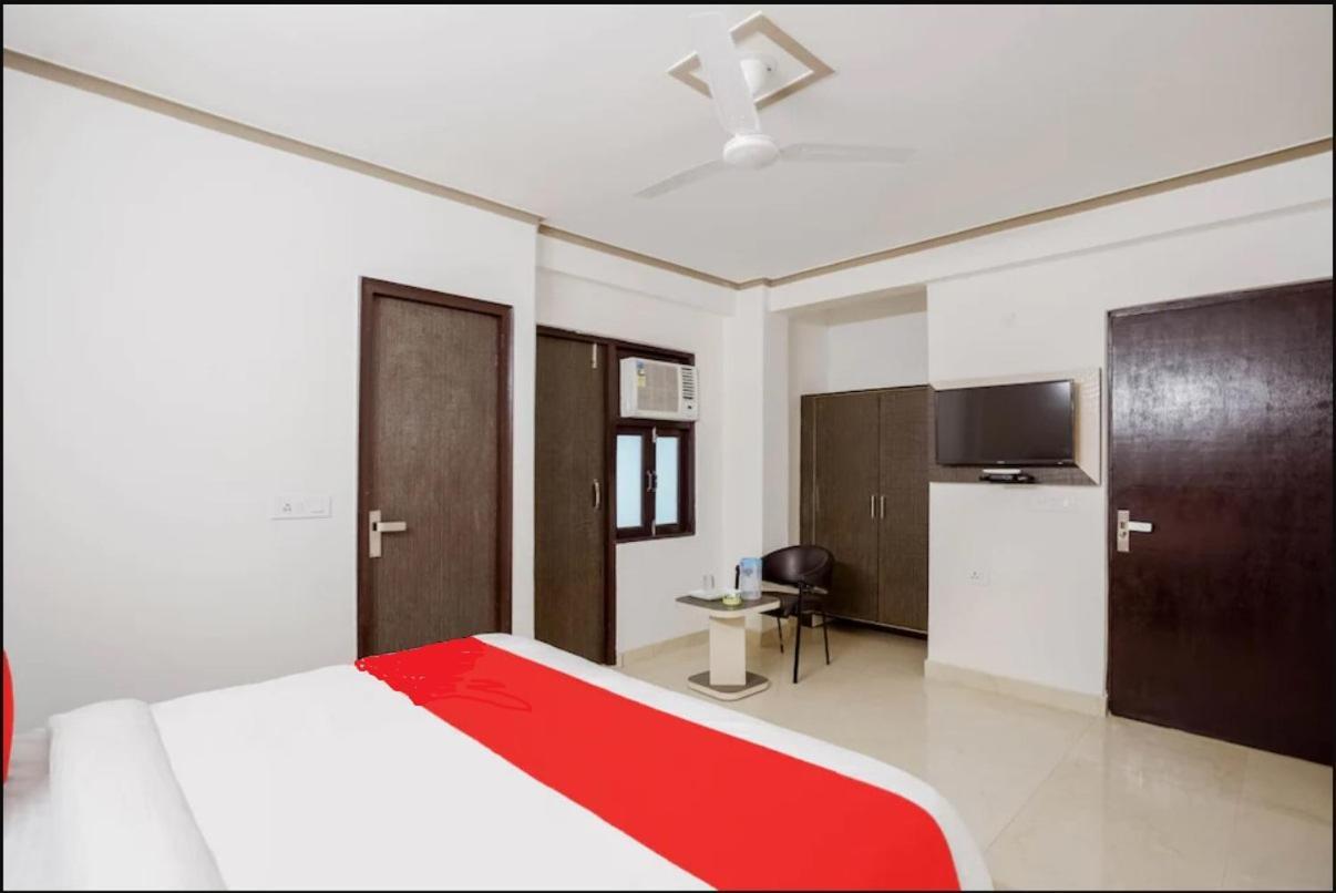 Hotel The Ocean Near Igi Airport